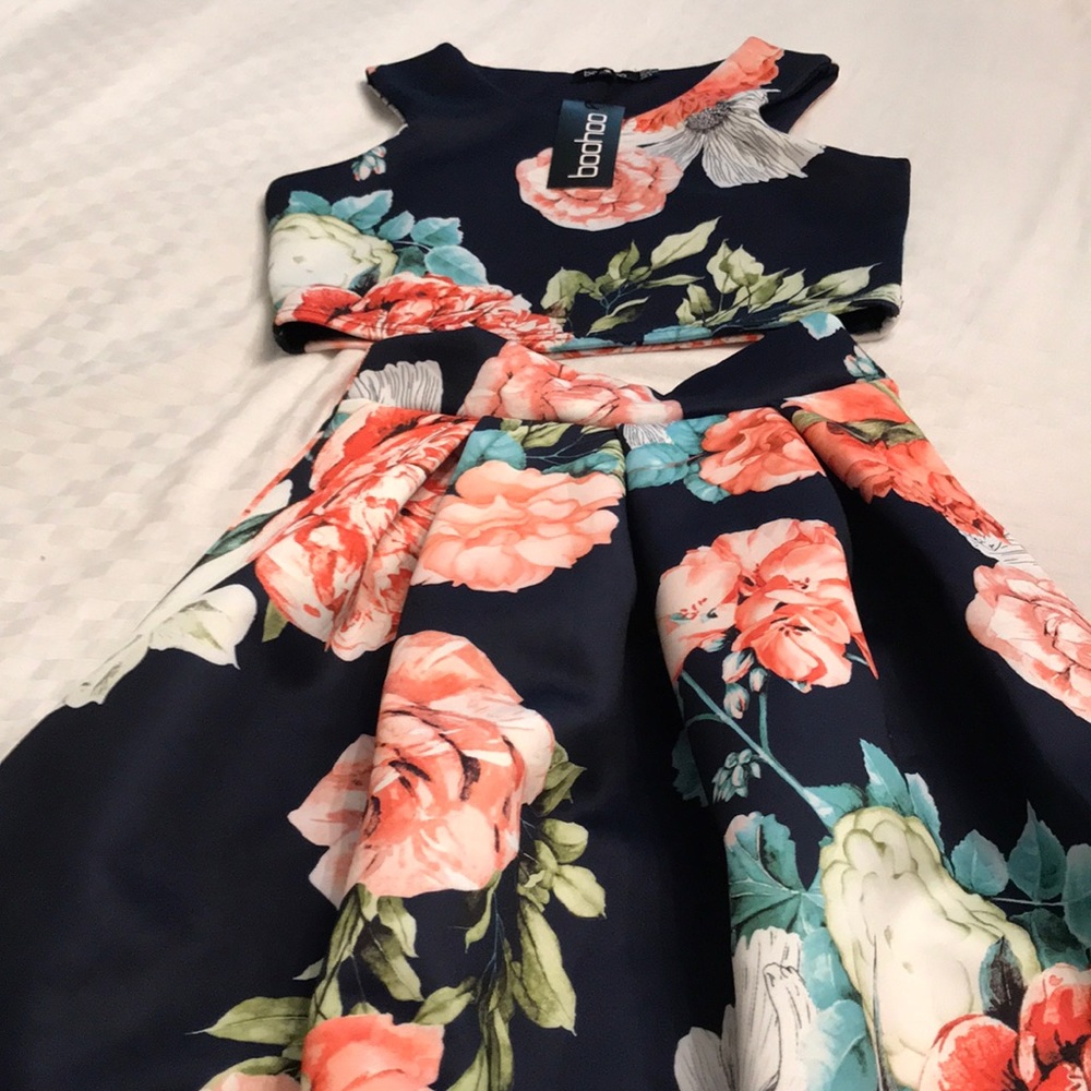 Cropped Top and below the knee skirt. Stretchy